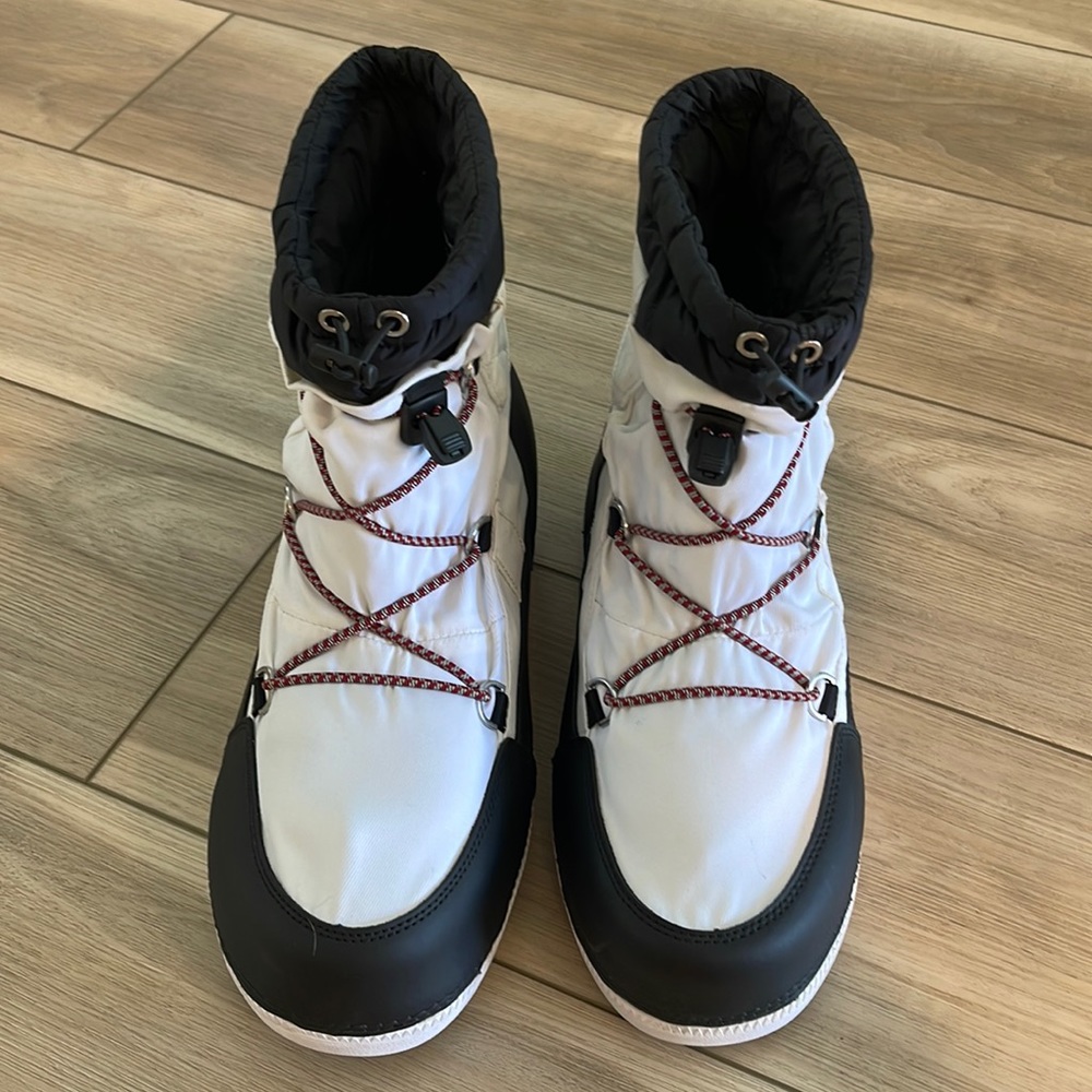 Hunter Women's Quilted Snow Boots White Black Size 10